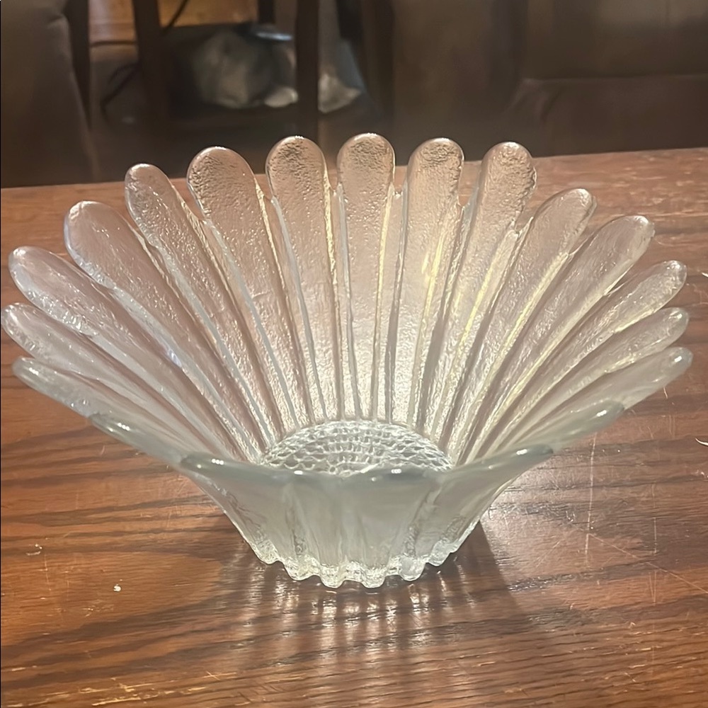 Benko Vintage Daisy Elegant Clear Glass Serving Bowl